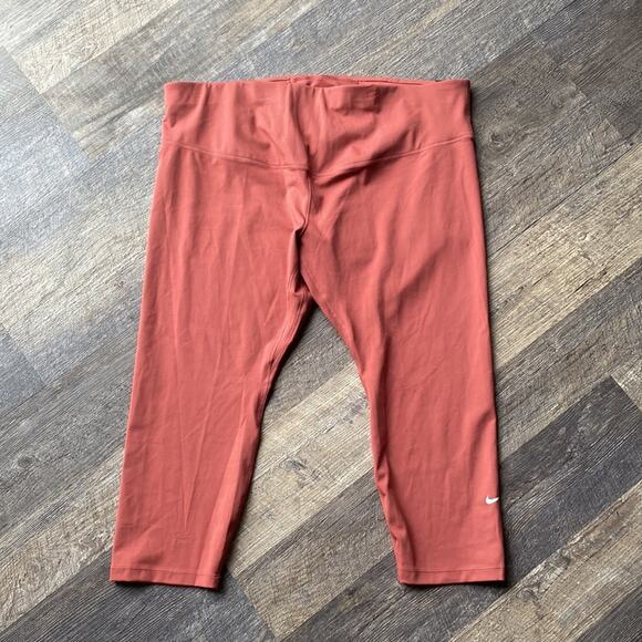 The Nike One Tight Fit - Picture 1 of 8